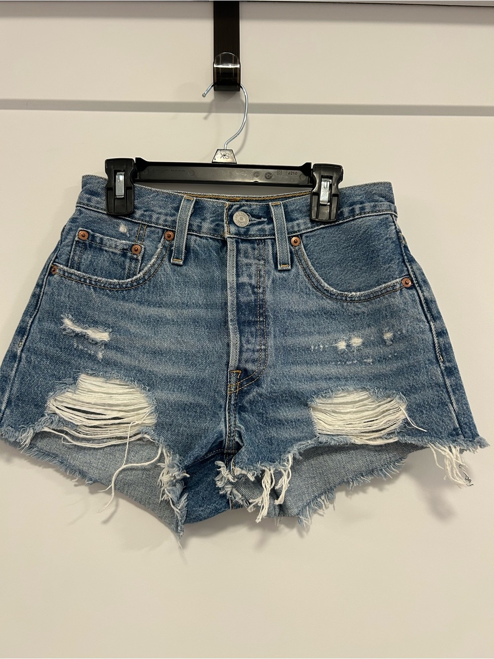 Levi’s Women's 501® Button Fly High-Rise Denim Shorts Size 24
